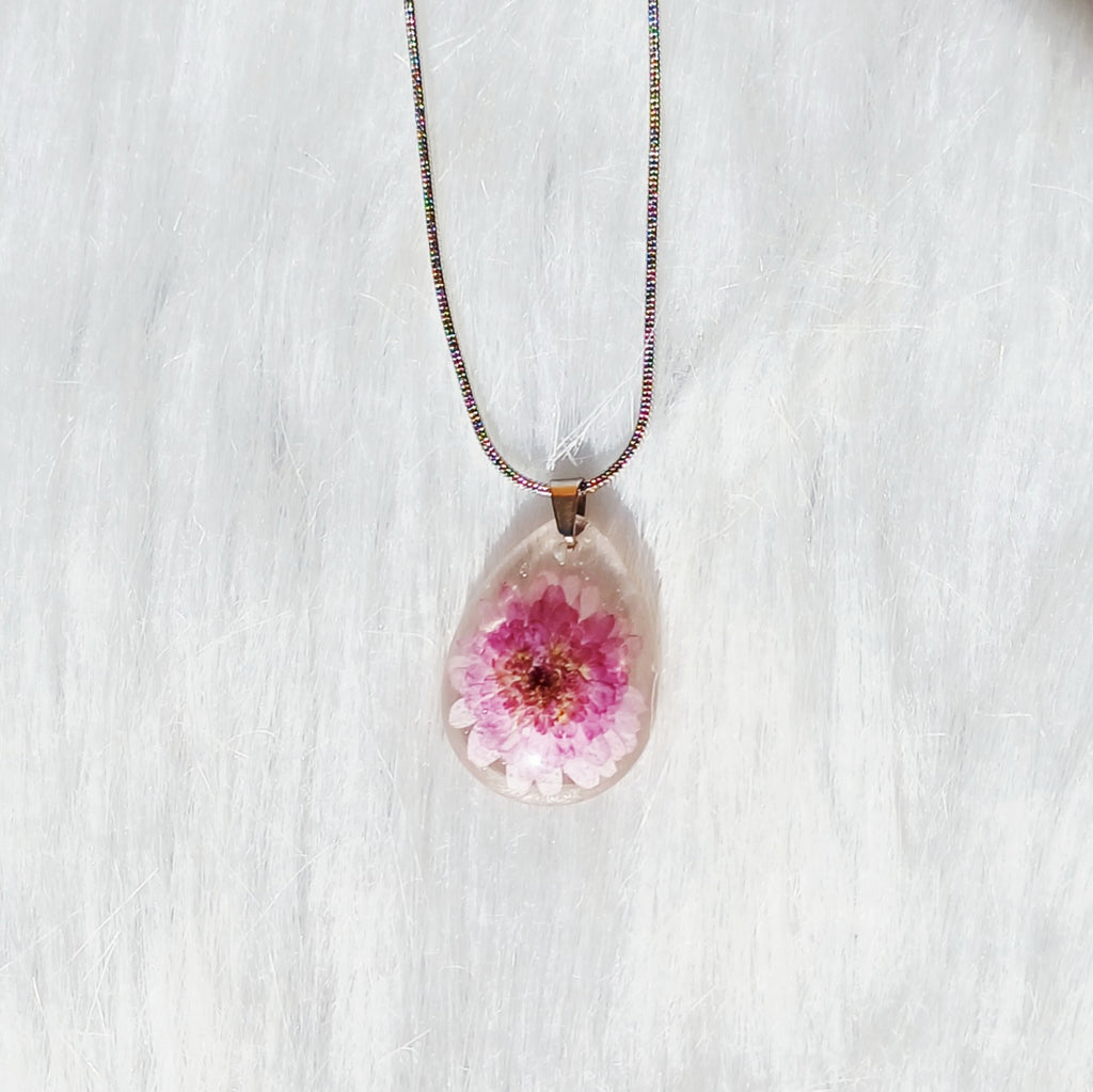 Collier Fleur Rose – Douceur et Élégance