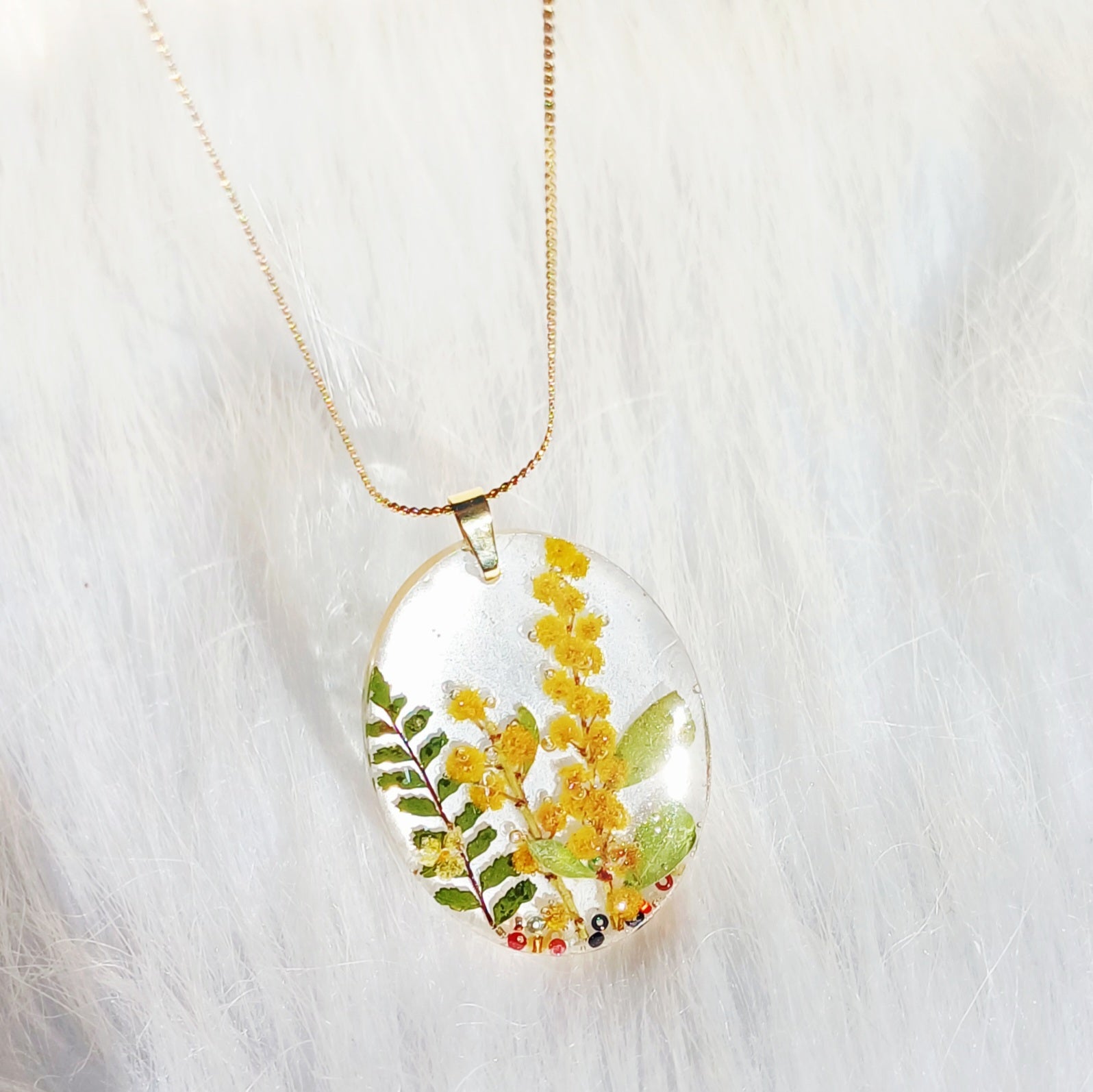 Collier Mimosa Côte d’Azur – Soleil et Souvenir