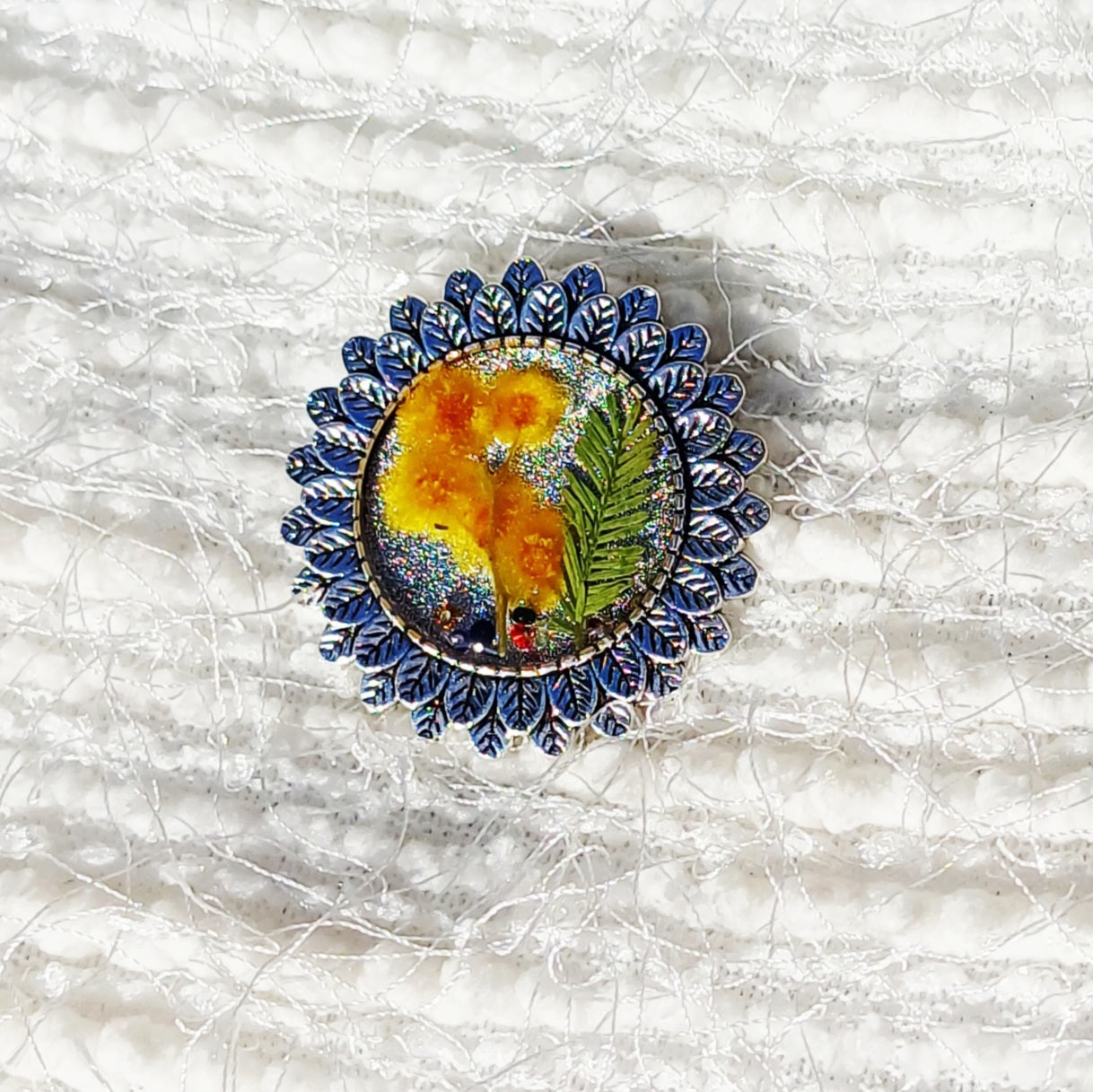 Broche Soleil de Mimosa – Joie et Tendresse