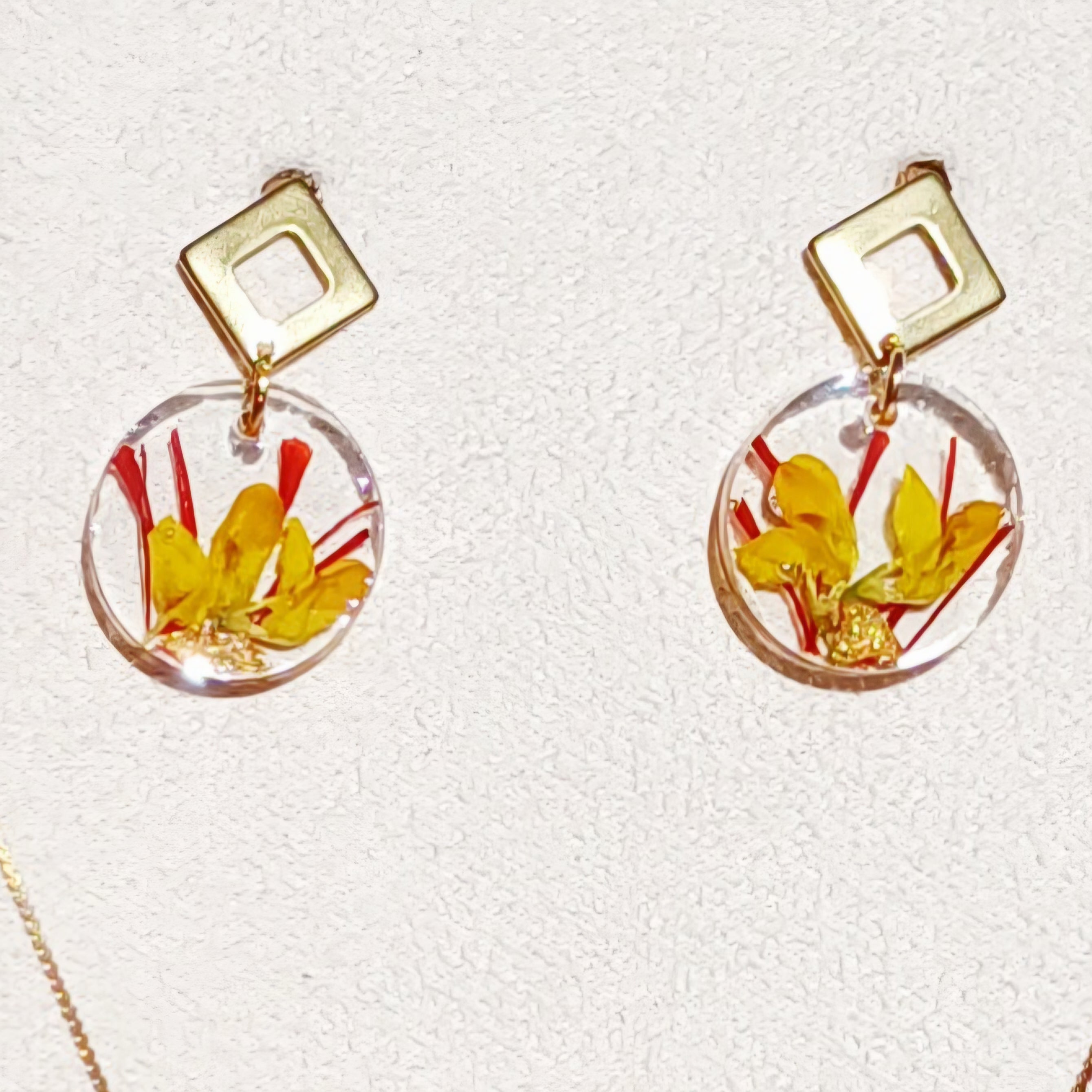Boucles Safran – Éclat Rare et Lumineux