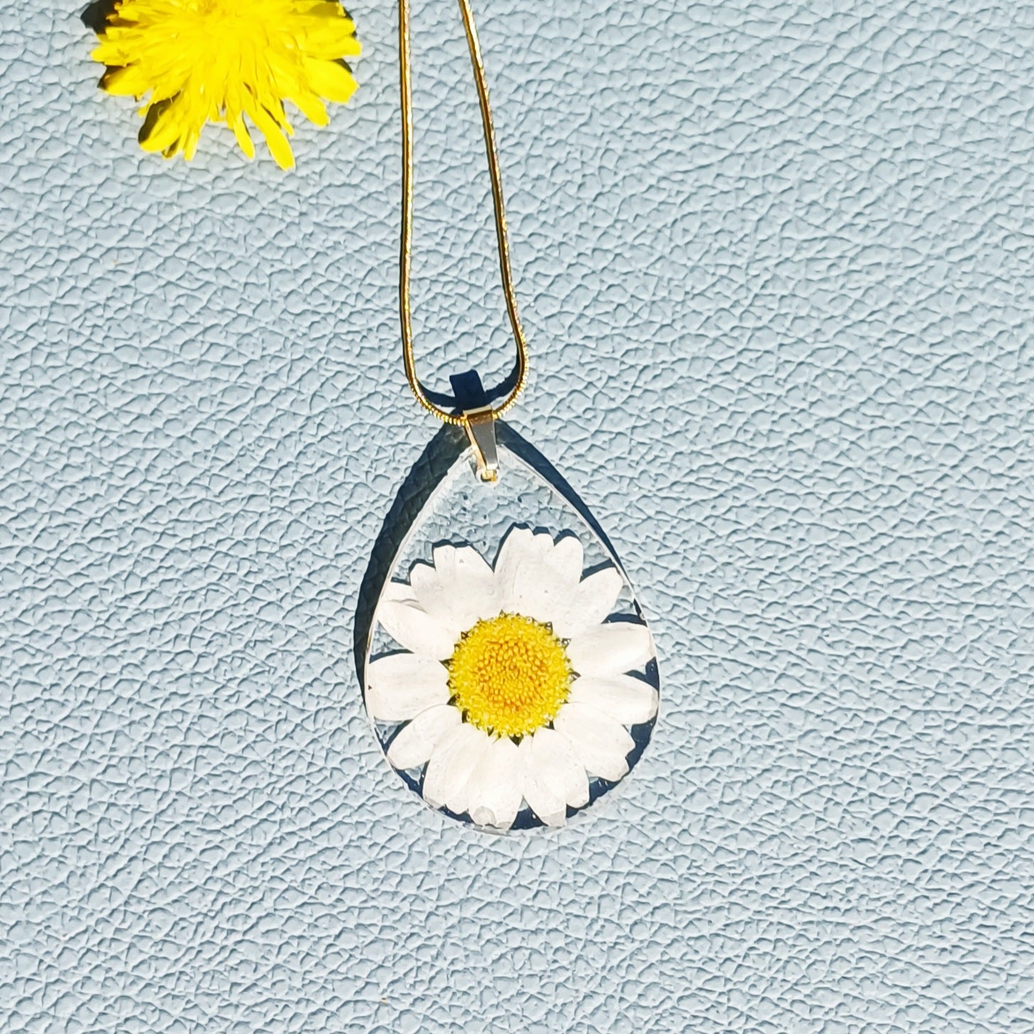 Collier Éclat de Marguerite – Simplicité et Nature