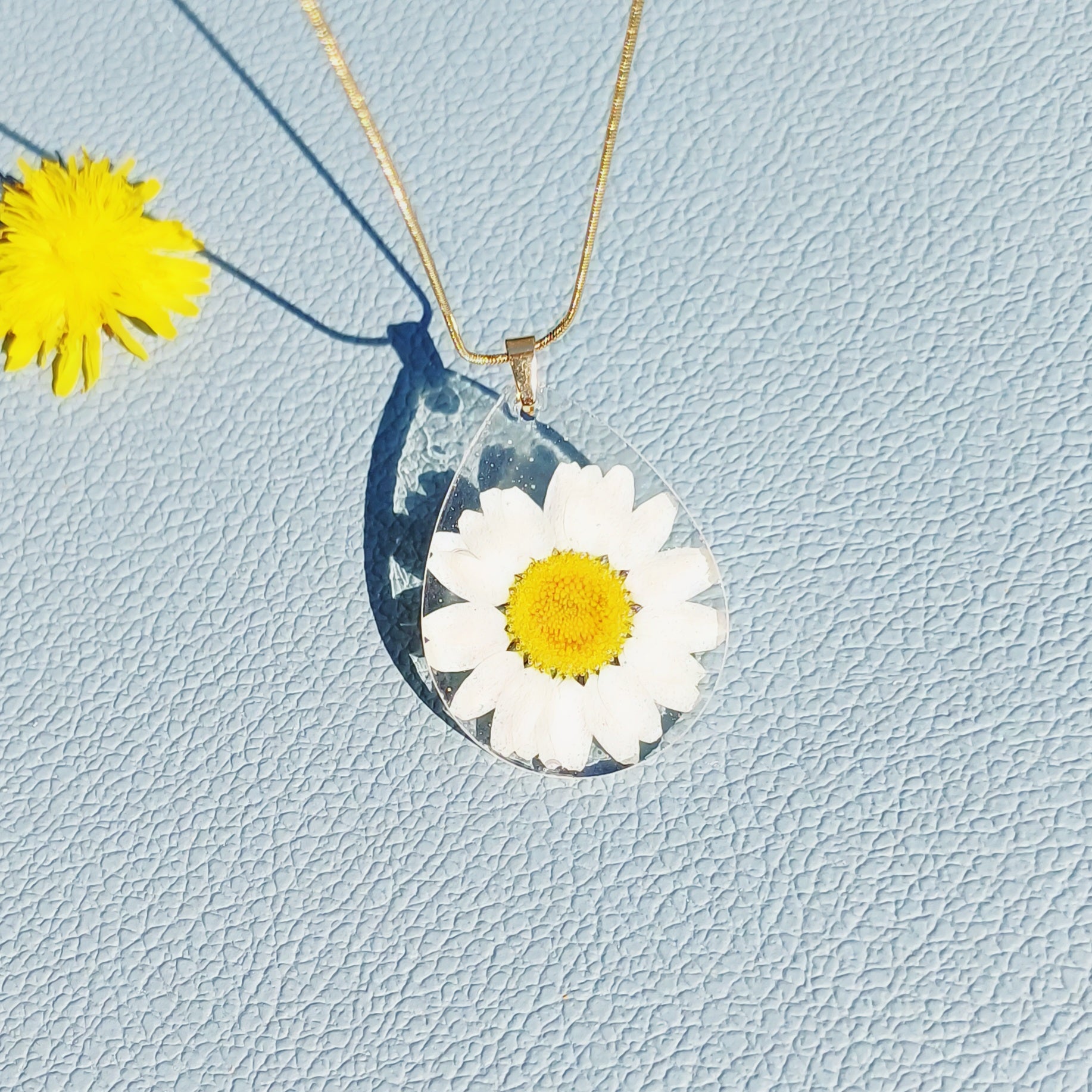 Collier Éclat de Marguerite – Simplicité et Nature