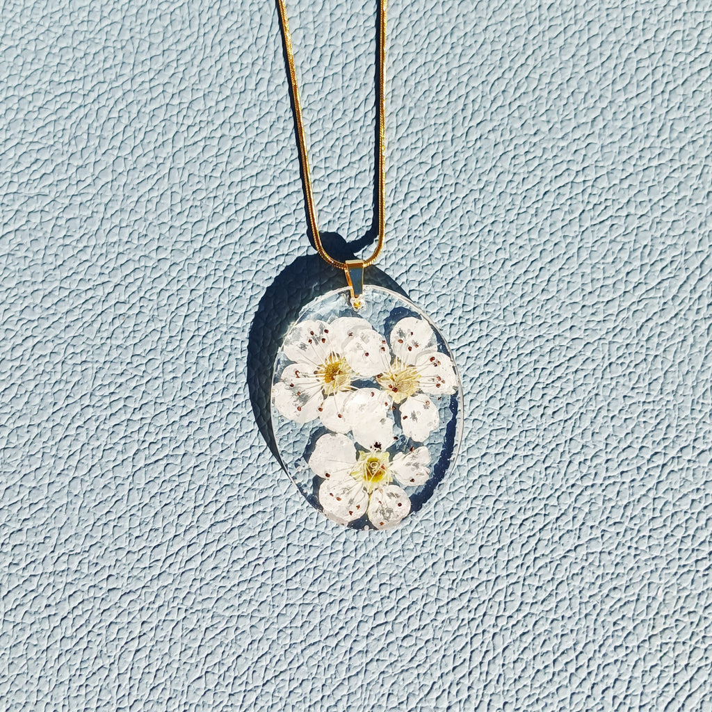 Collier Éclat de Cerisier – Nature et Élégance