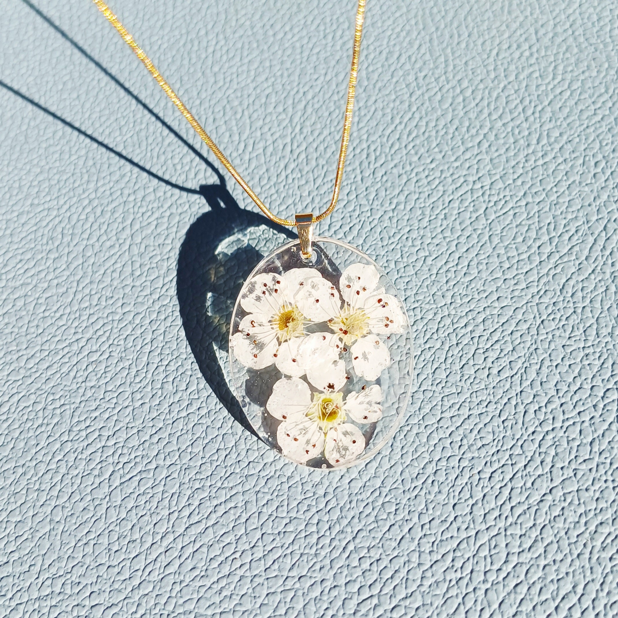 Collier Éclat de Cerisier – Nature et Élégance