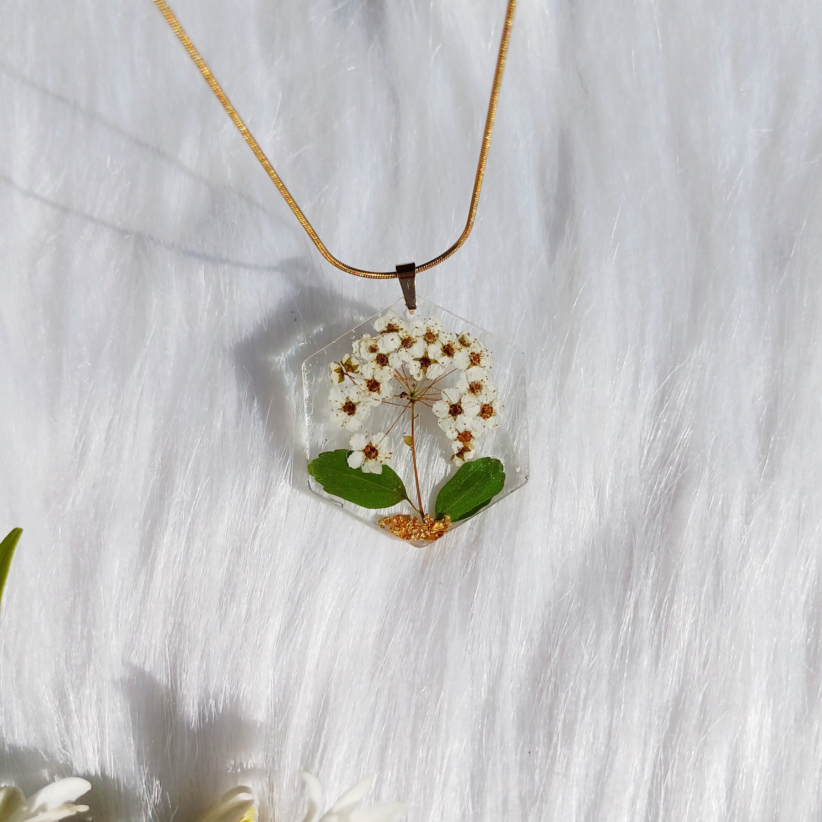 Collier Fleur de Spirée – Douceur