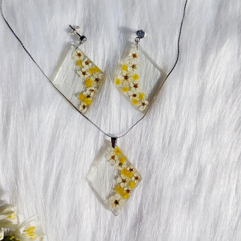 Parure Fleurs de Spirées – Renouveau et Douceur