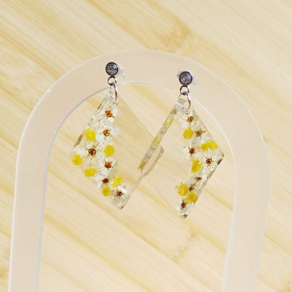 Boucles d'oreilles Éclat de Spirées – Pureté et Nature
