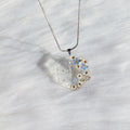 Collier Fleurs de Spirées – Harmonie et Nature