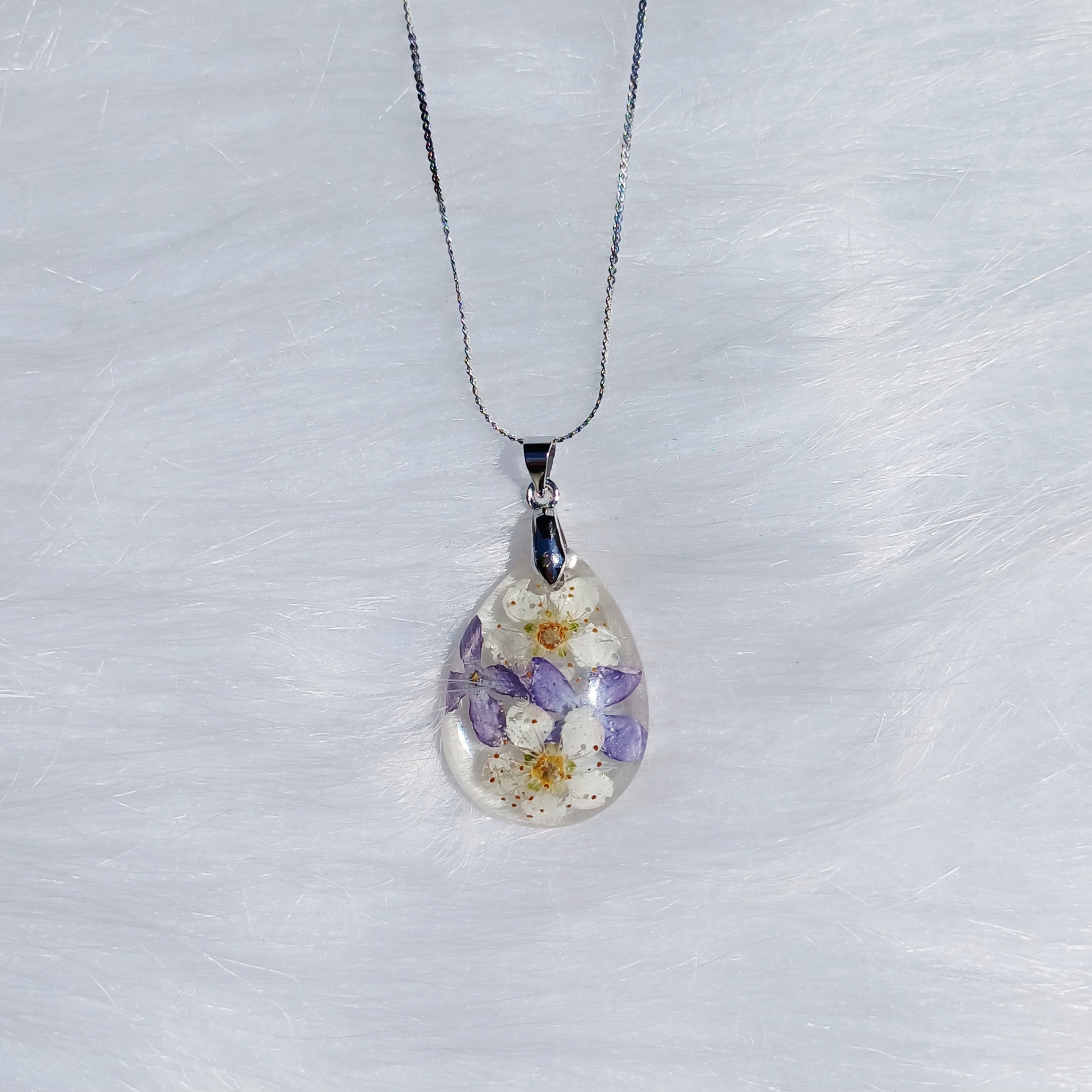 Parure Fleurs de Lilas – Douceur et Souvenir