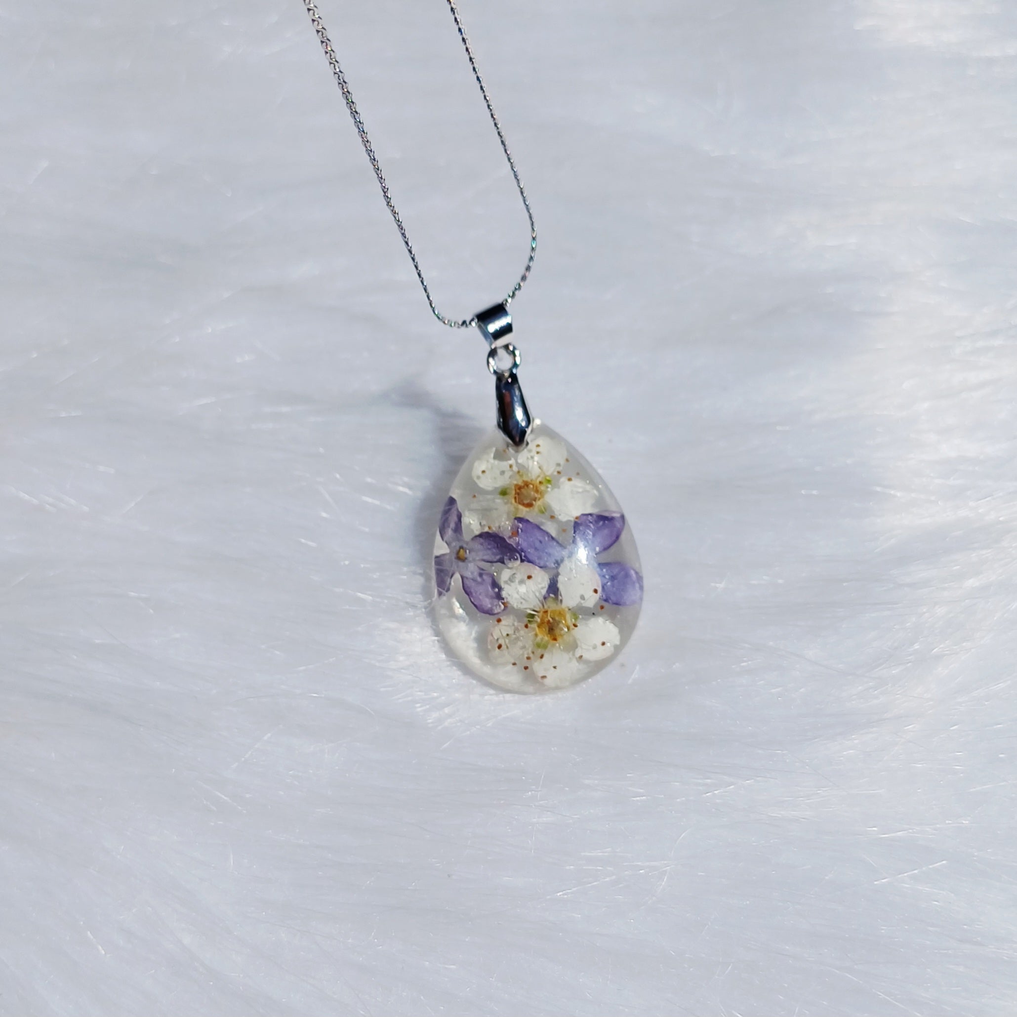 Parure Fleurs de Lilas – Douceur et Souvenir