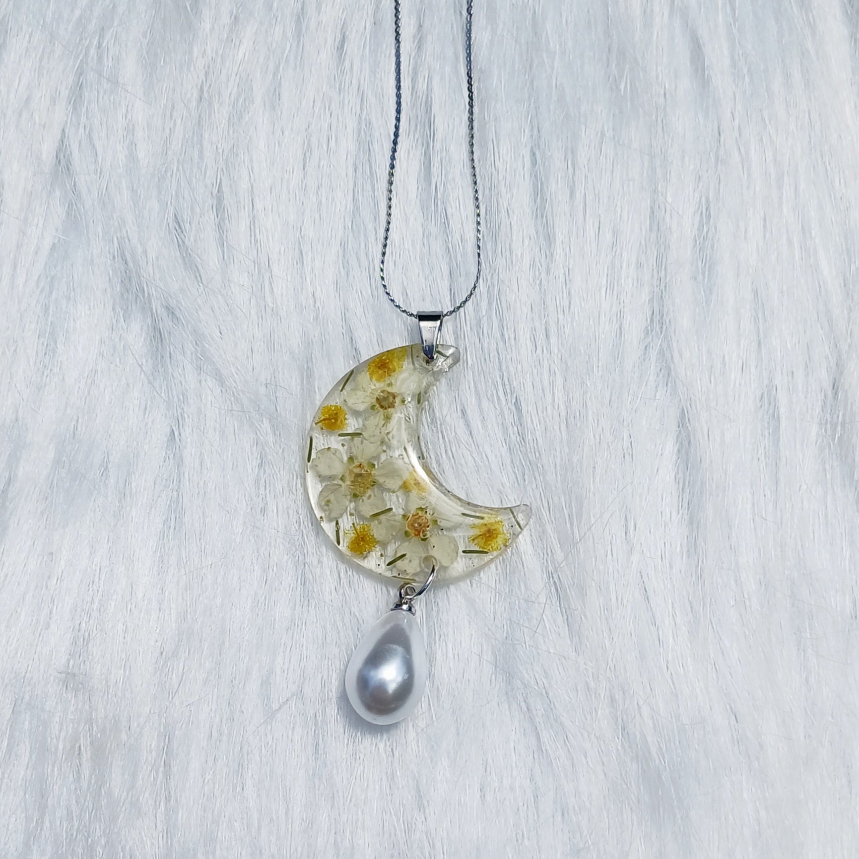Collier Lune Mimosa – Fleur Séchée Naturelle