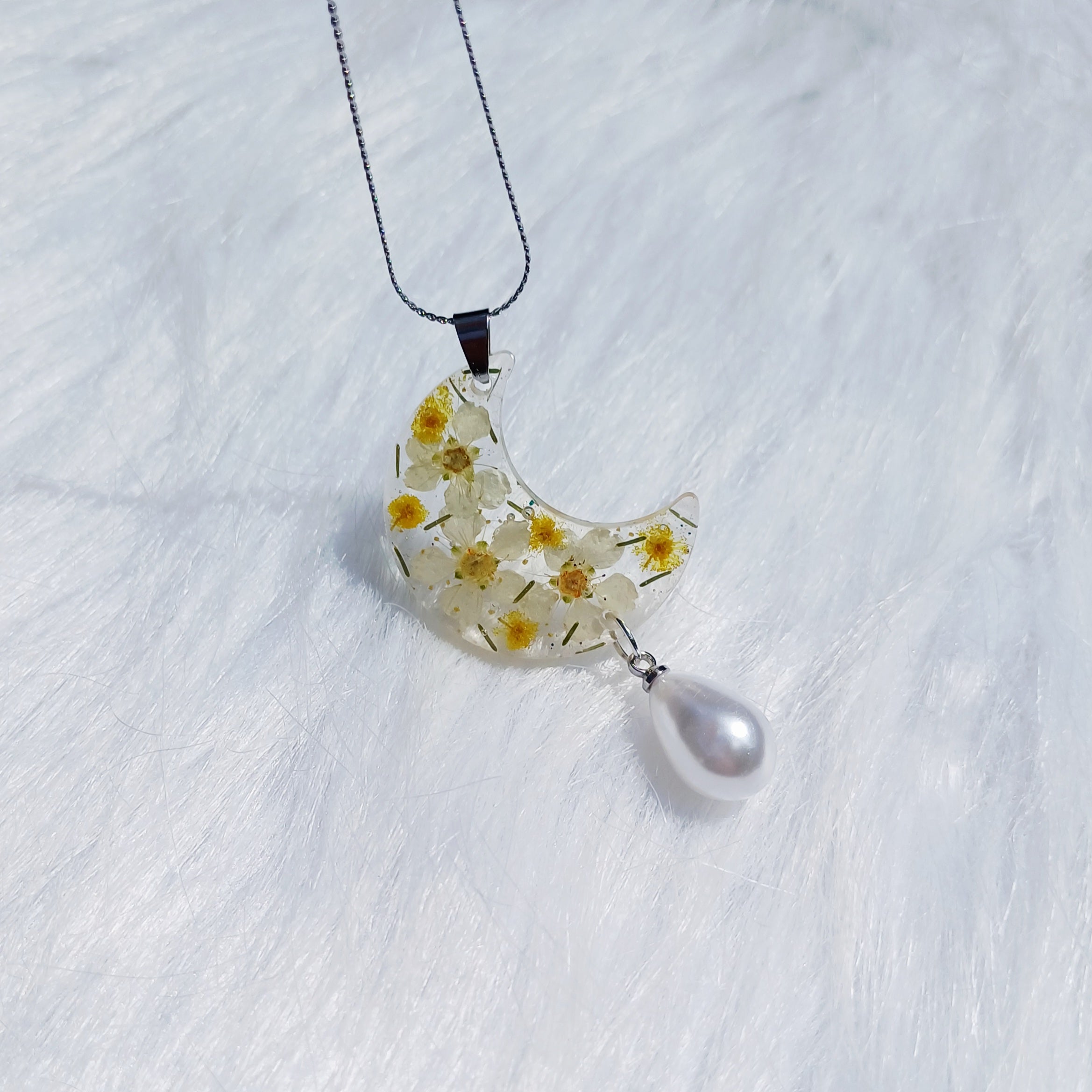 Collier Lune Mimosa – Fleur Séchée Naturelle