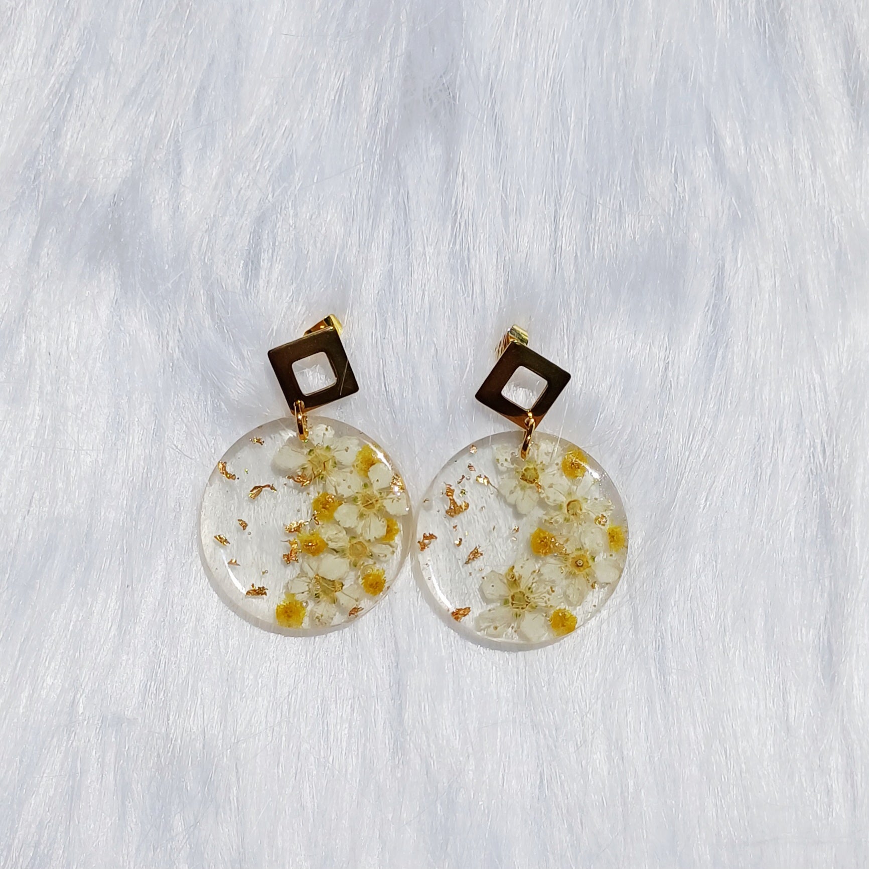 Boucles d’Oreilles Mimosa – Douceur et Lumière