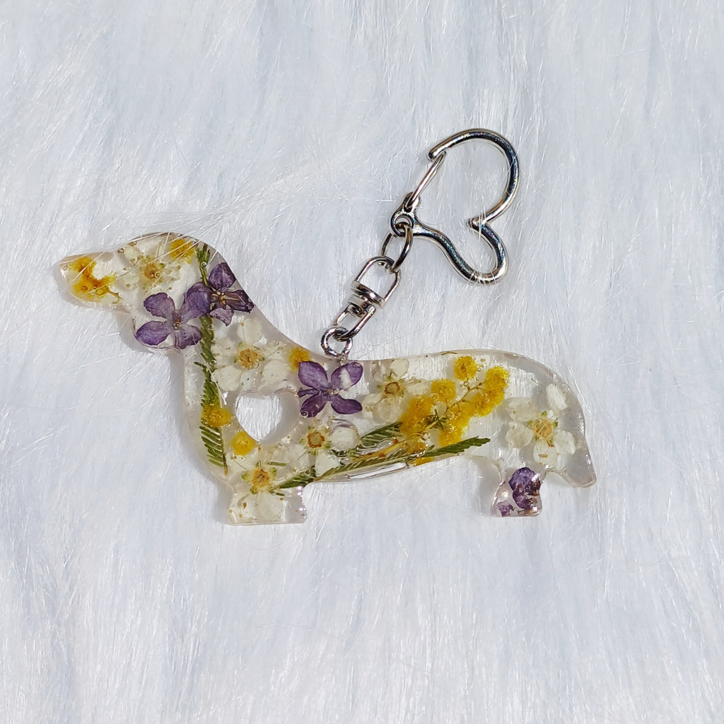 Porte-clé Teckel Lilas et Mimosa – Douceur et Joie