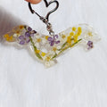 Porte-clé Teckel Lilas et Mimosa – Douceur et Joie