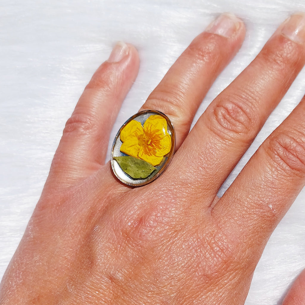 Bague Fleur Jaune – Douceur et Lumière – Ajustable