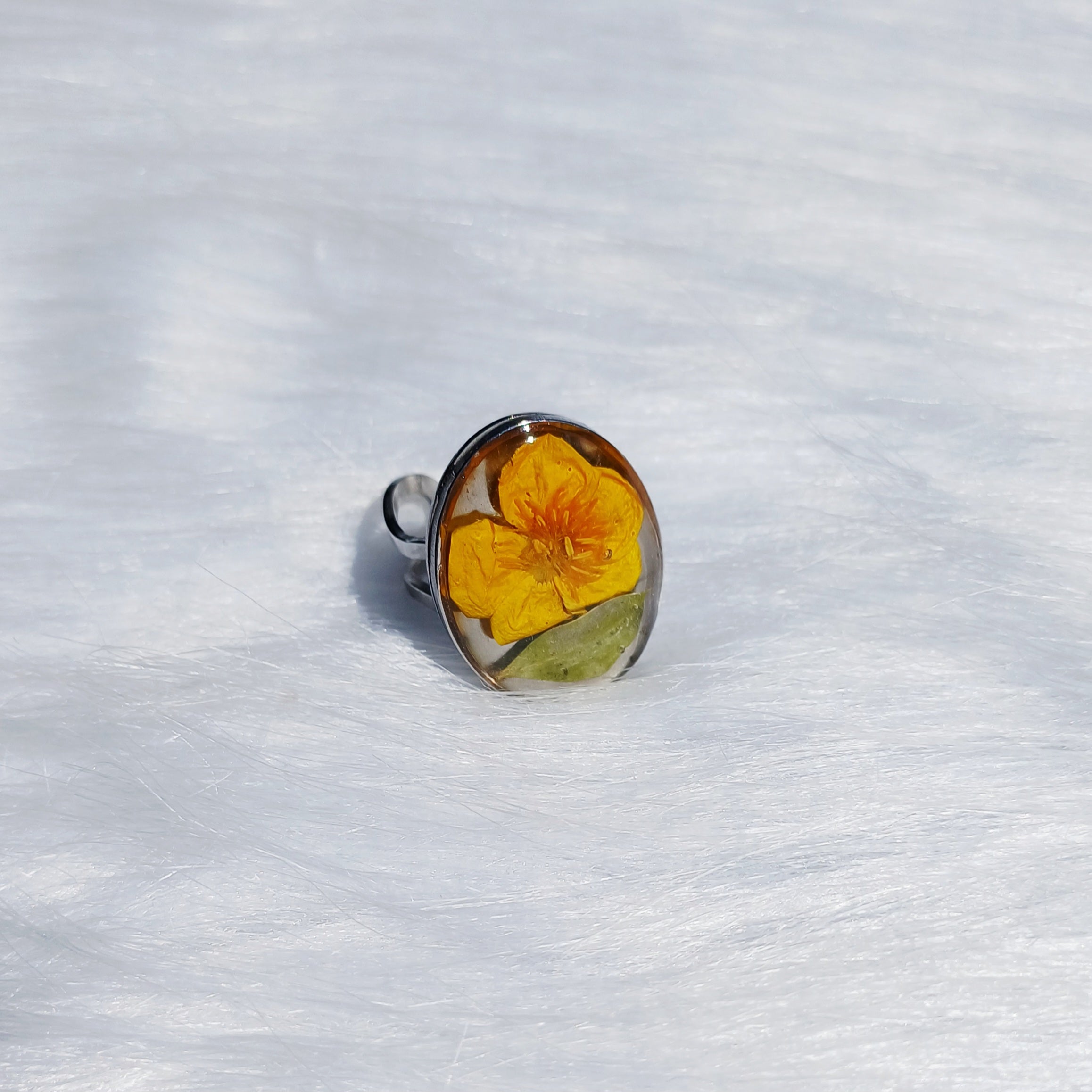 Bague Fleur Jaune – Douceur et Lumière – Ajustable