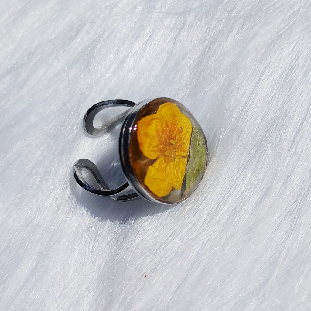 Bague Fleur Jaune – Douceur et Lumière – Ajustable