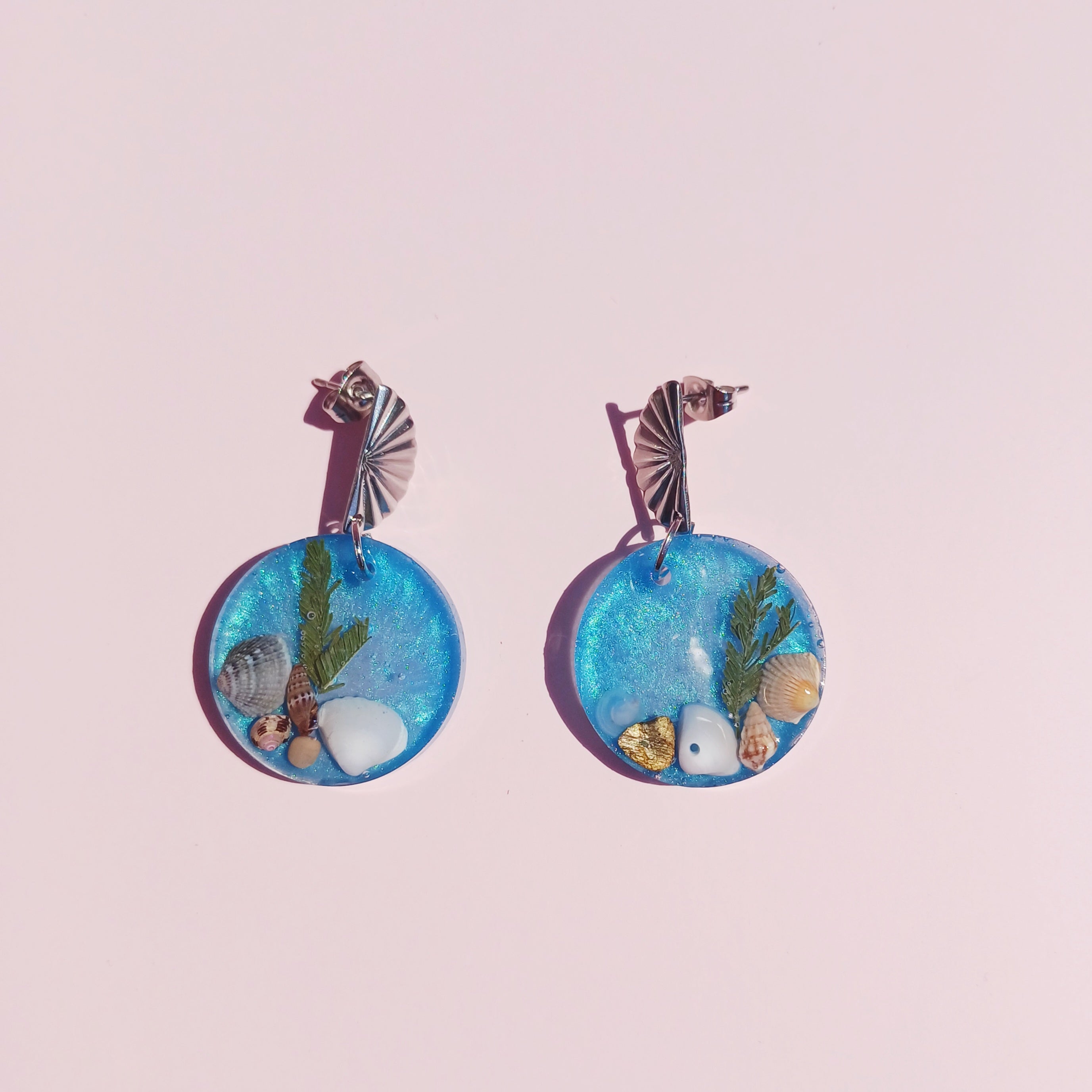 Boucles d’Oreilles Galets et Coquillages – Côte d’Azur