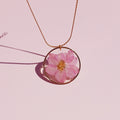 Collier Fleur Delphinium Rose – Harmonie et Douceur
