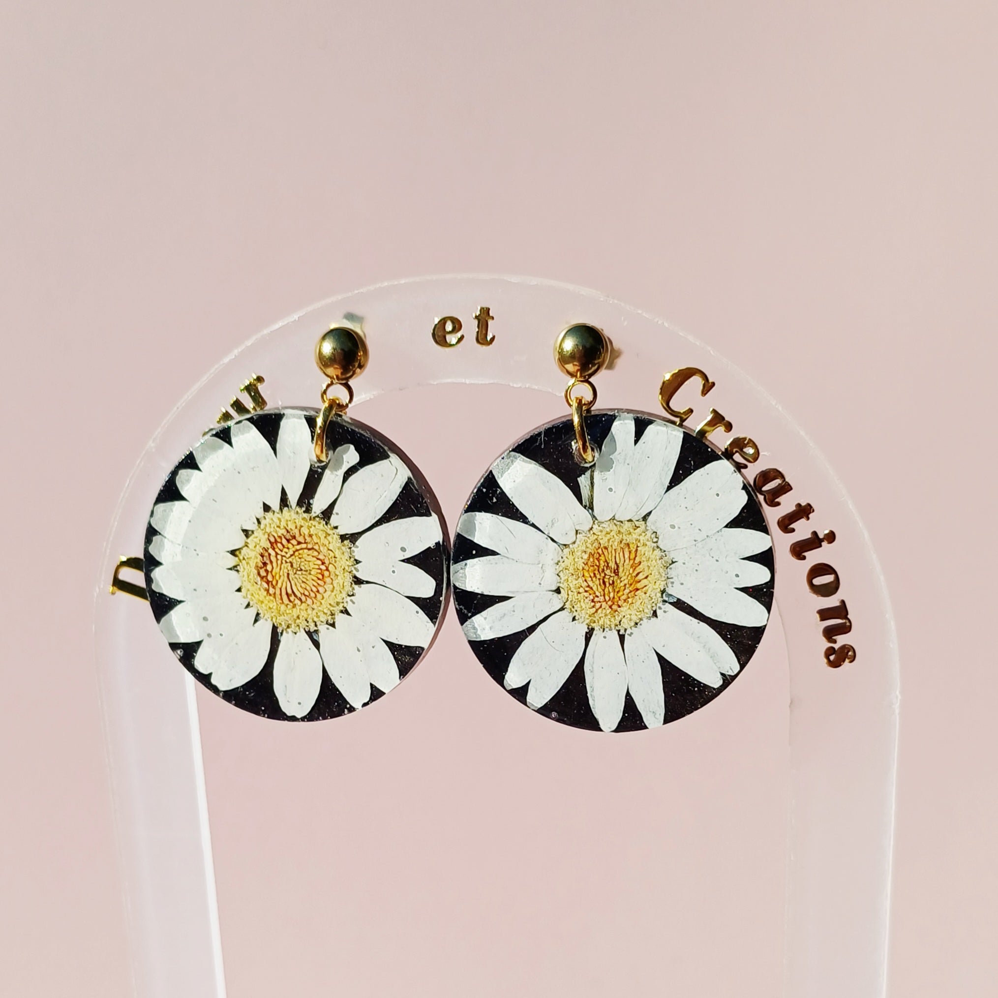 Parure Marguerite sur fond Noir