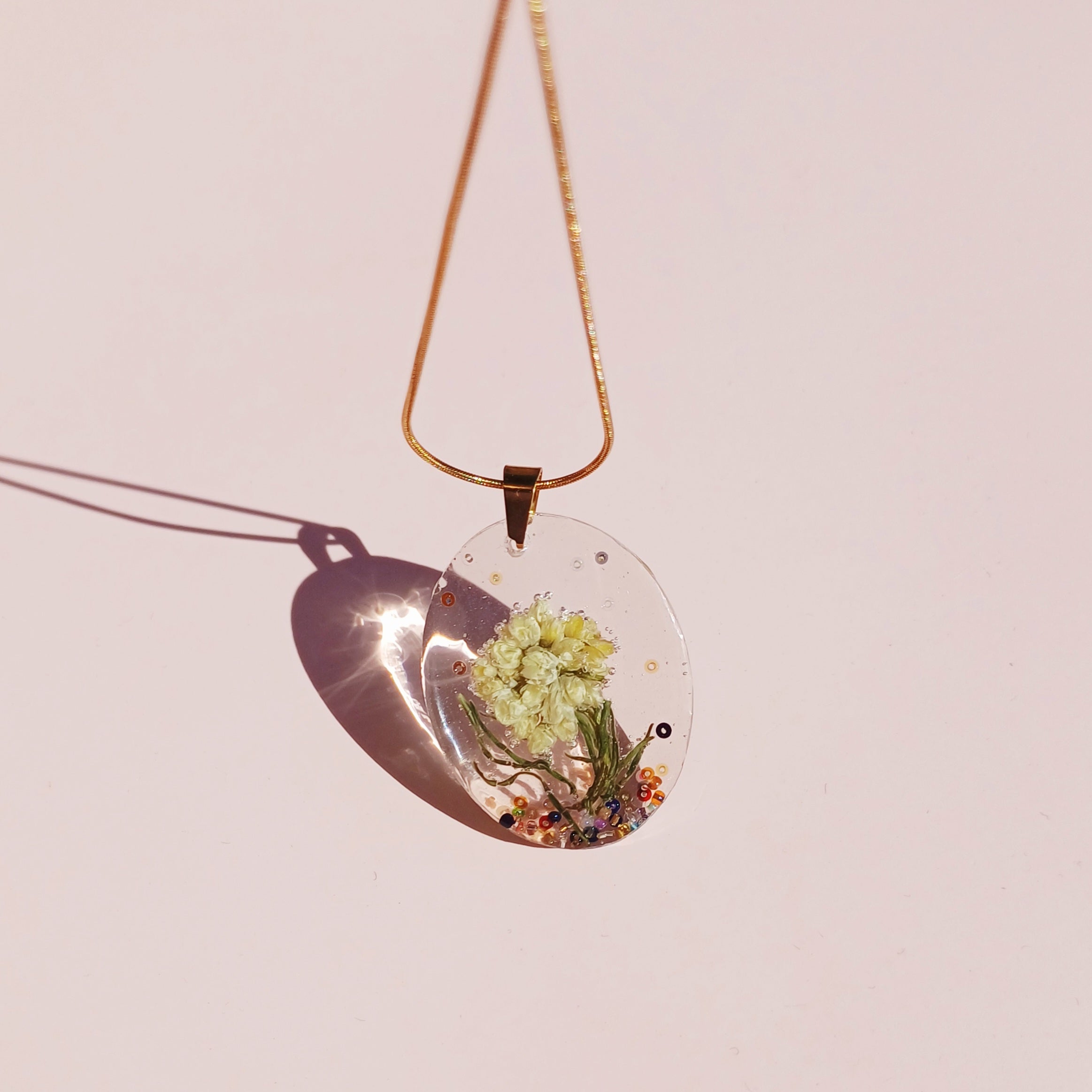 Collier personnalisé - Fleur immortelle et perles de Murano