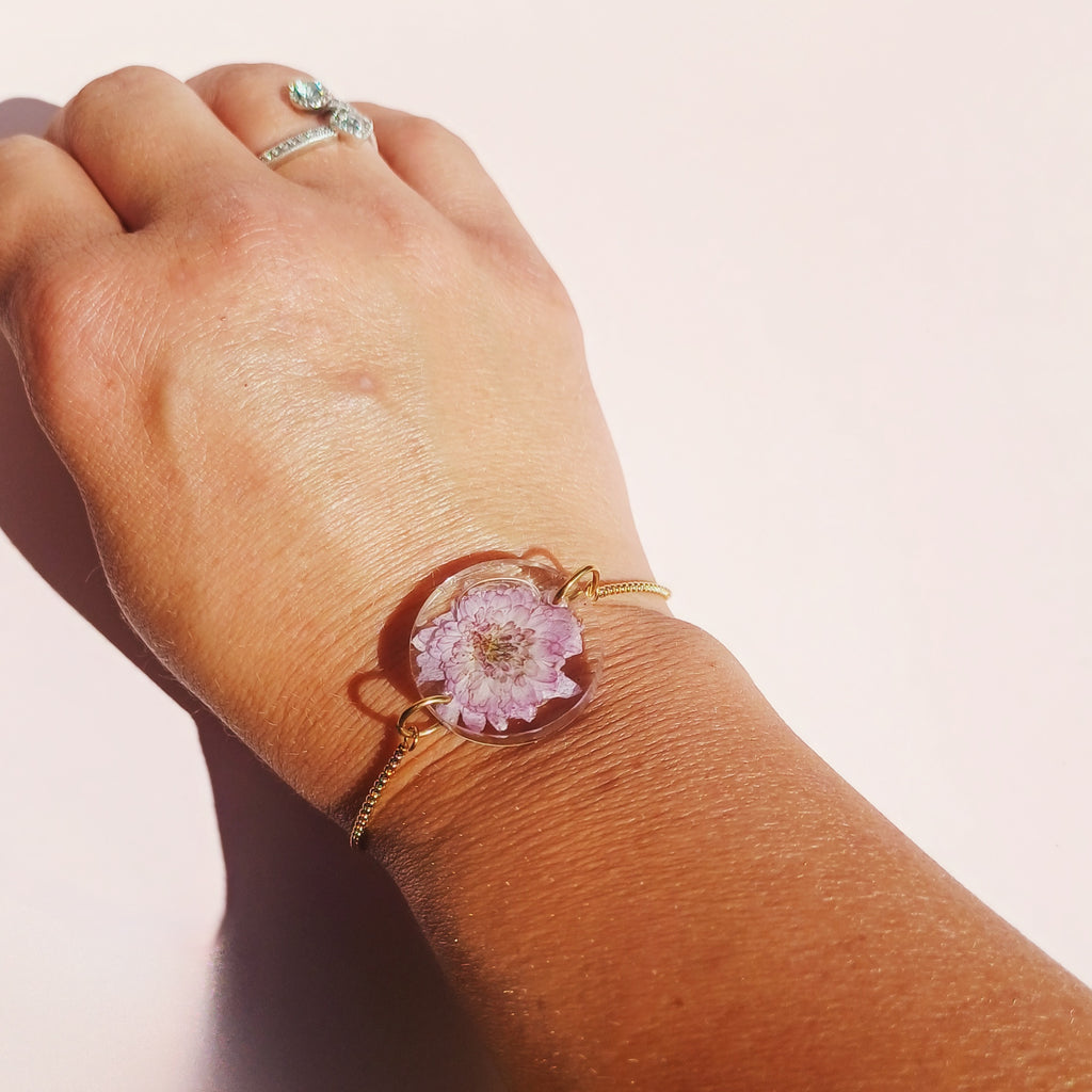 Bracelet ajustable Reine marguerite – Douceur Florale