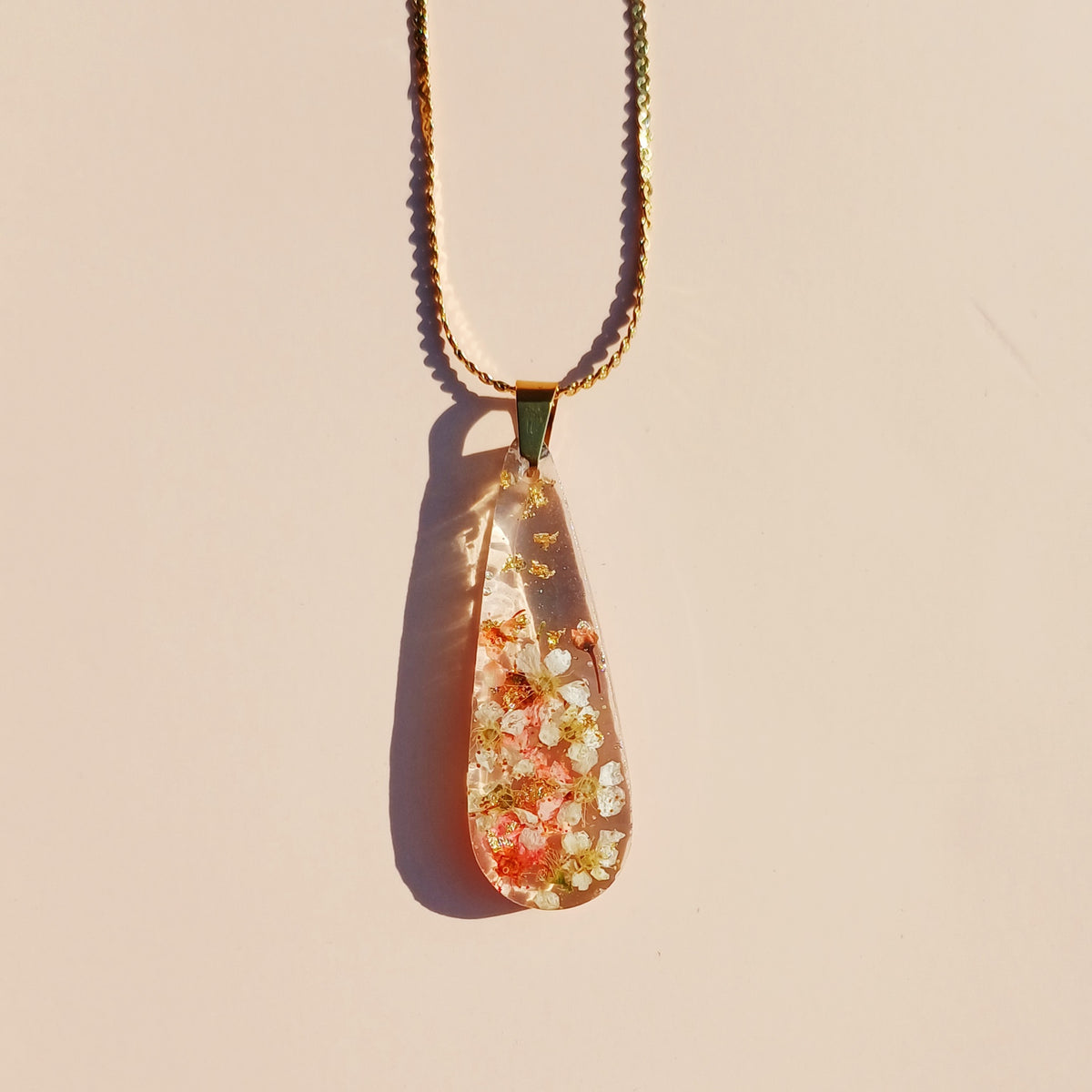 Collier Délicat Fleurs de Spirée séchées – Renouveau