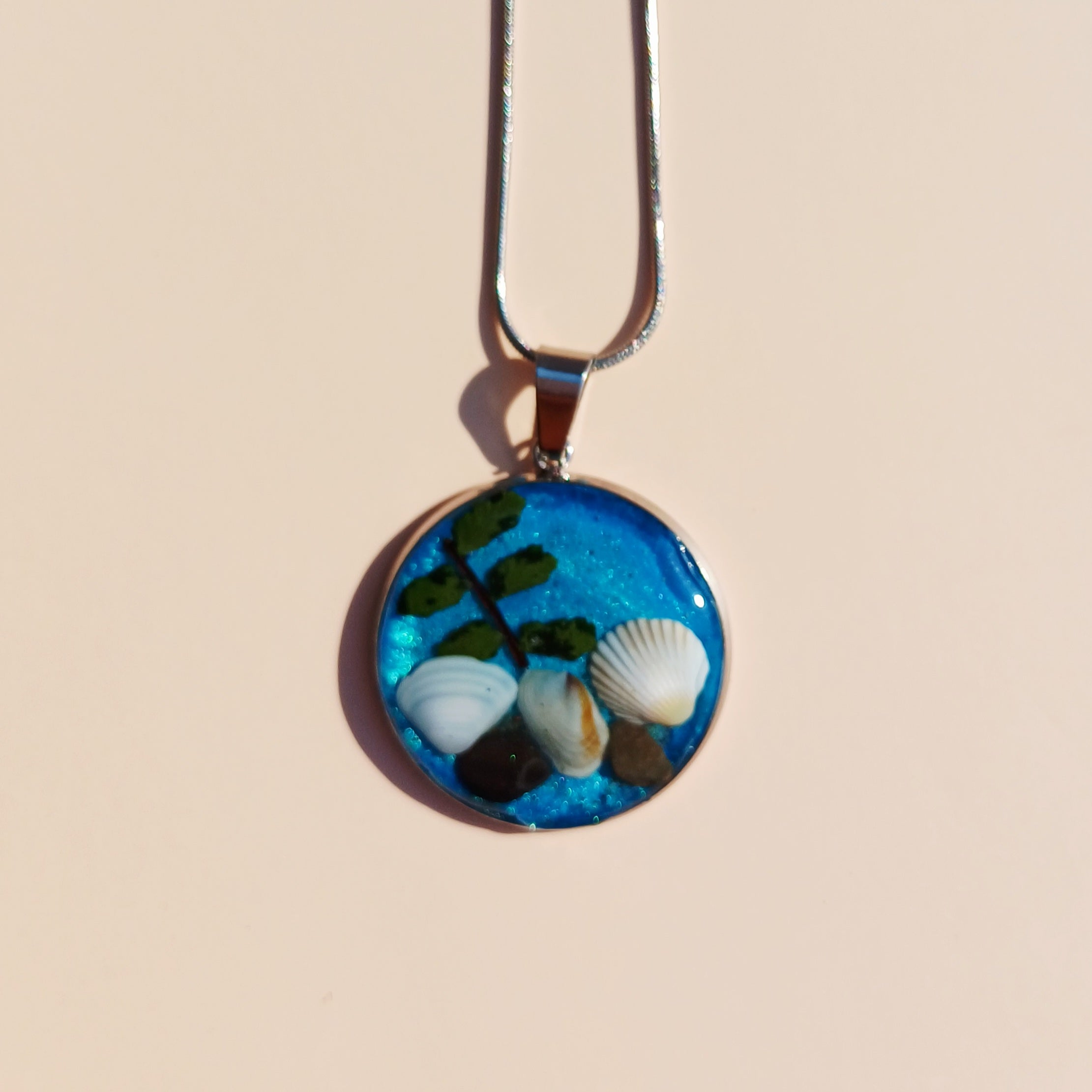 Collier coquillages et galets de la Côte d'Azur