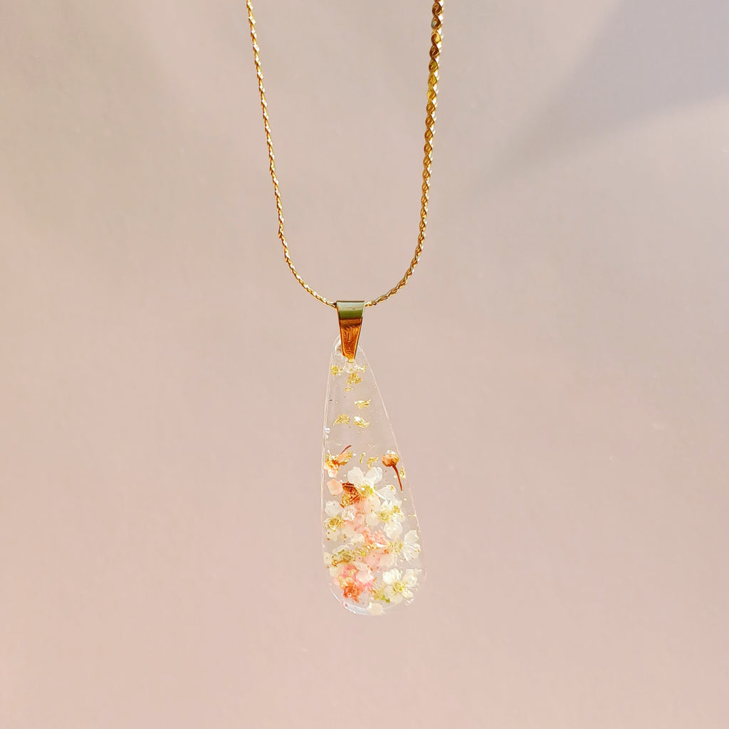 Collier Délicat Fleurs de Spirée séchées – Renouveau