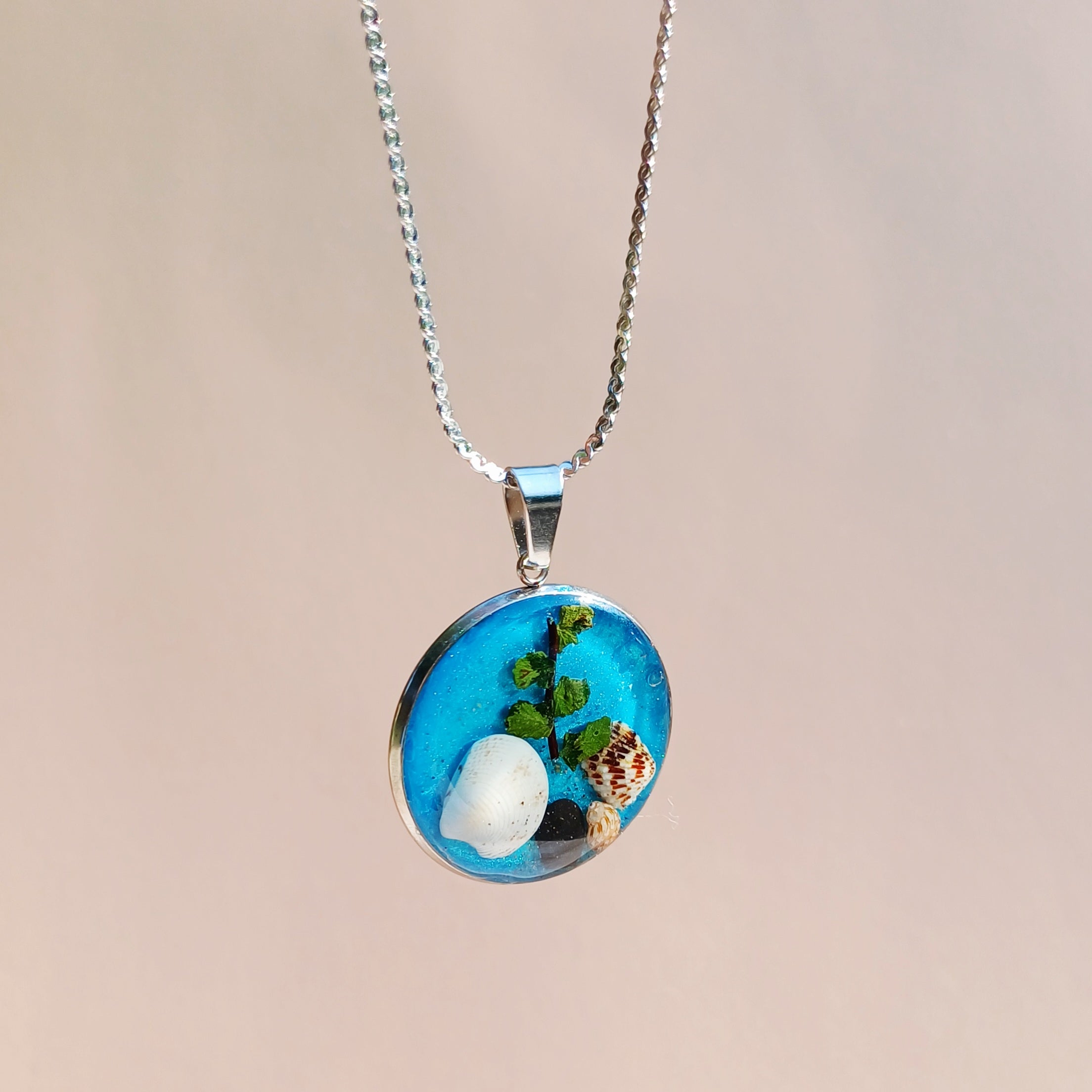 Collier coquillages et galets de la Côte d'Azur
