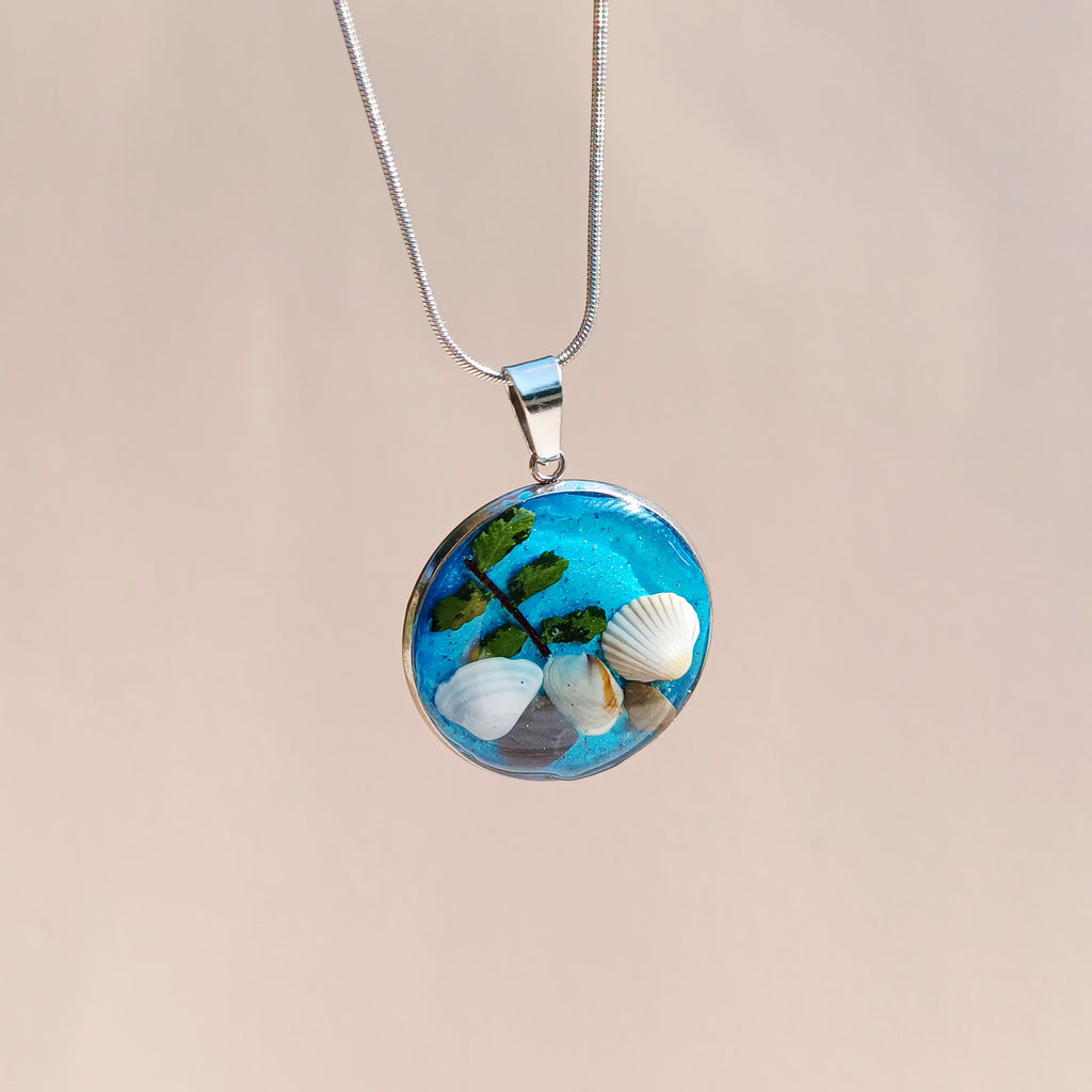Collier coquillages et galets de la Côte d'Azur