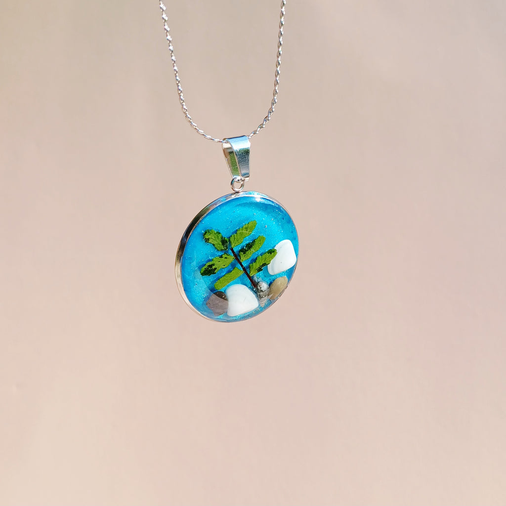 Collier coquillages et galets de la Côte d'Azur