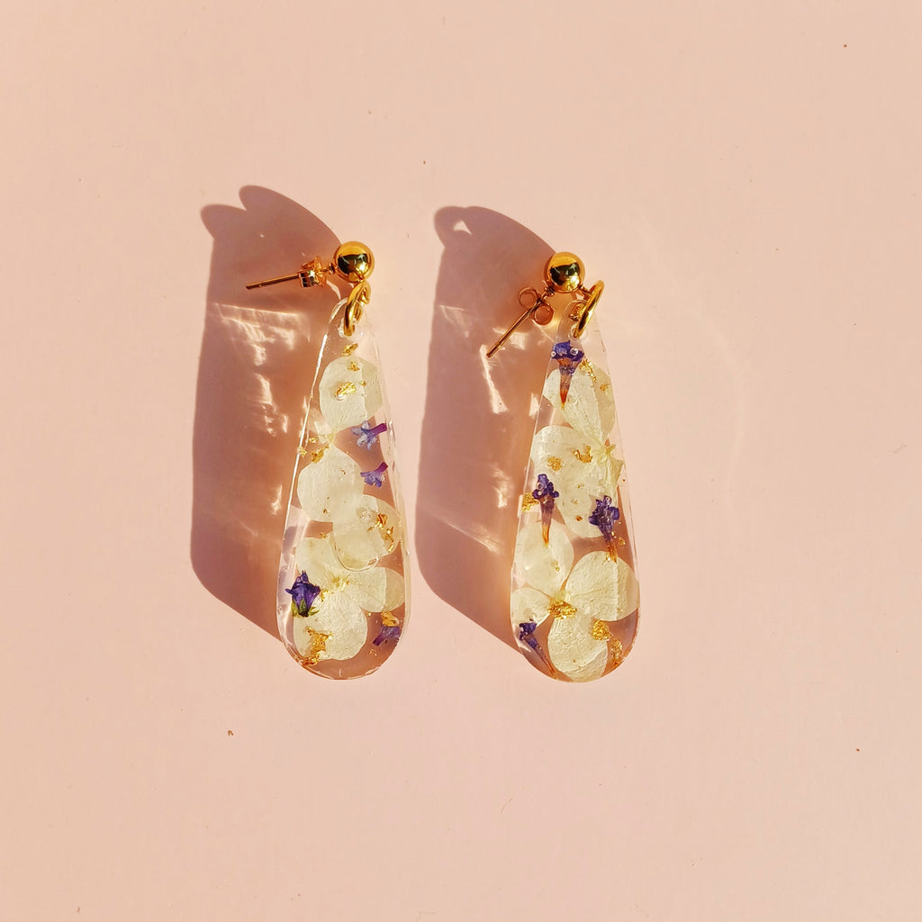 Boucles d'oreilles Hortensia Blanc - Lavande – Grâce et sérénité