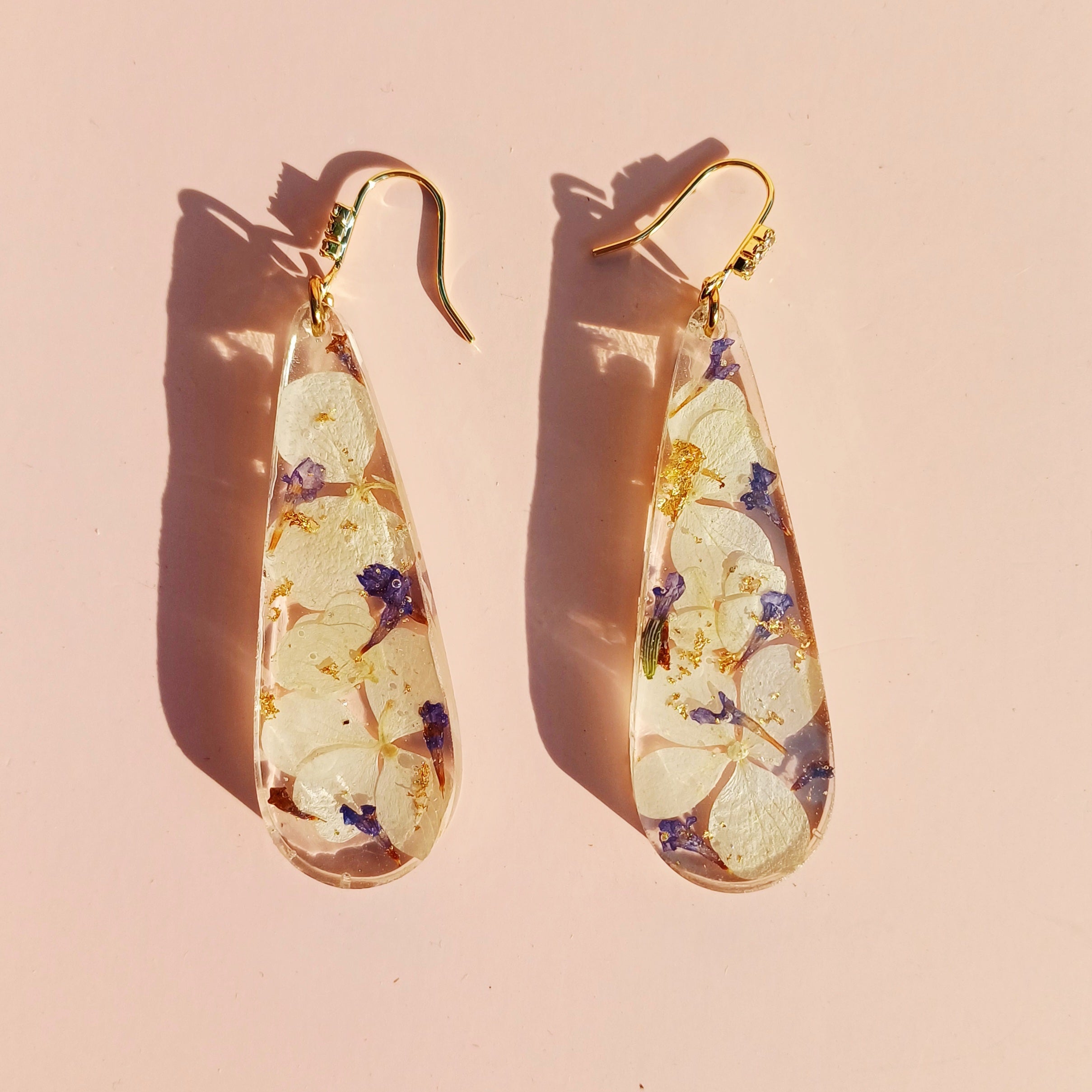Boucles d'oreilles fleurs d'hortensia et lavande - Grâce et sérénité