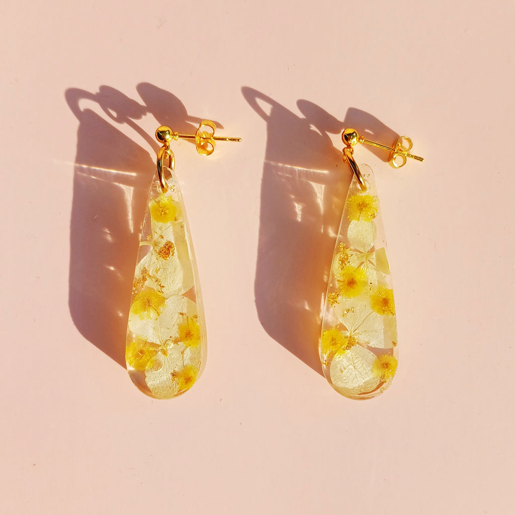 Boucles d'oreilles Hortensia Blanc et Mimosa - Grâce et renouveau