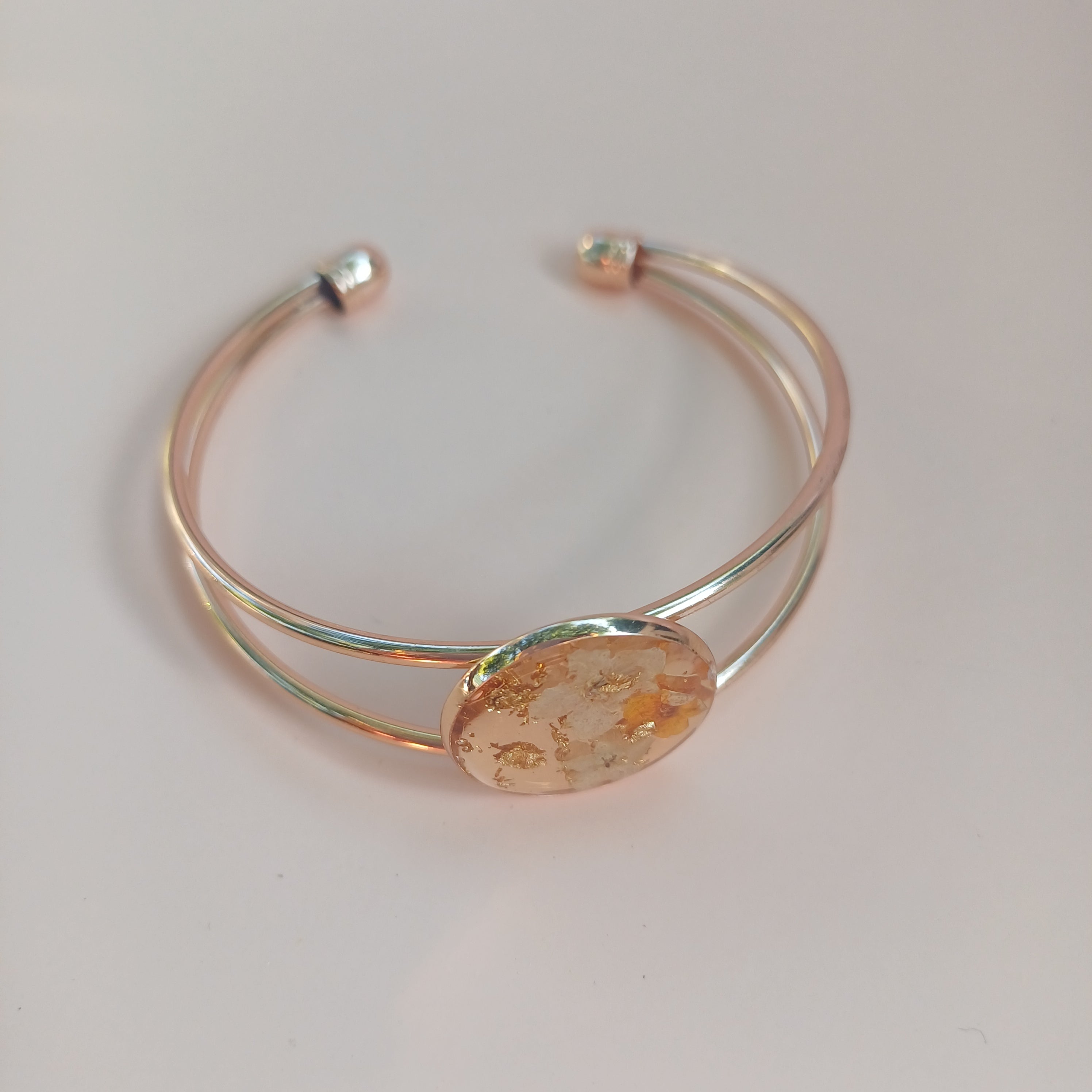 Bracelet Ajustable Fleur Blanche et Éclat d'Or
