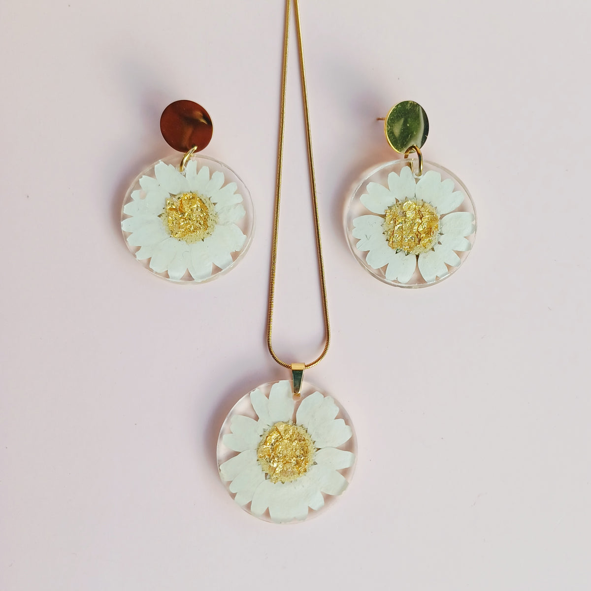 Parure Marguerite Blanche et Feuille d'Or – Elégance simple