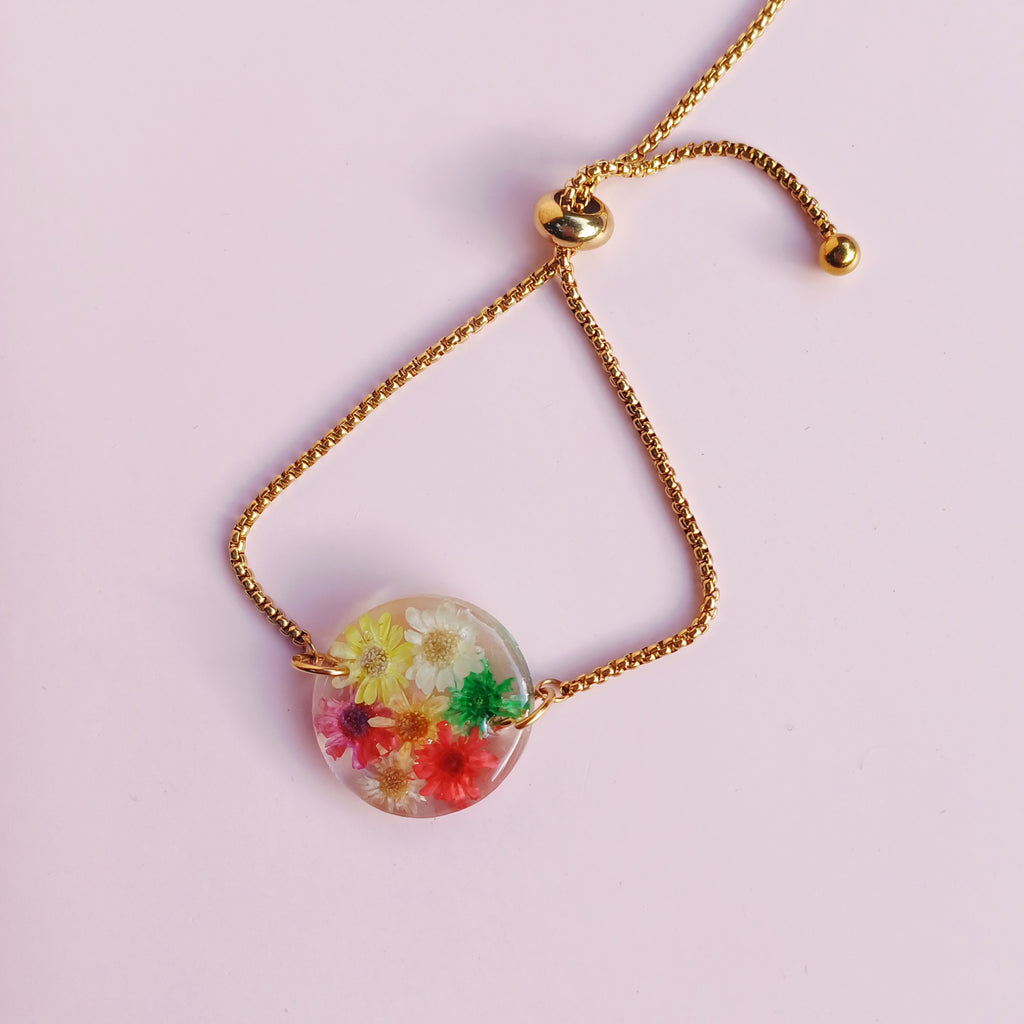 Bracelet Ajustable Mini Marguerites Colorées – Joie simple