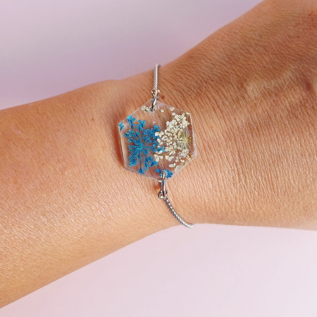 Bracelet Ajustable Fleur de Carotte Sauvage Blanche et Bleue