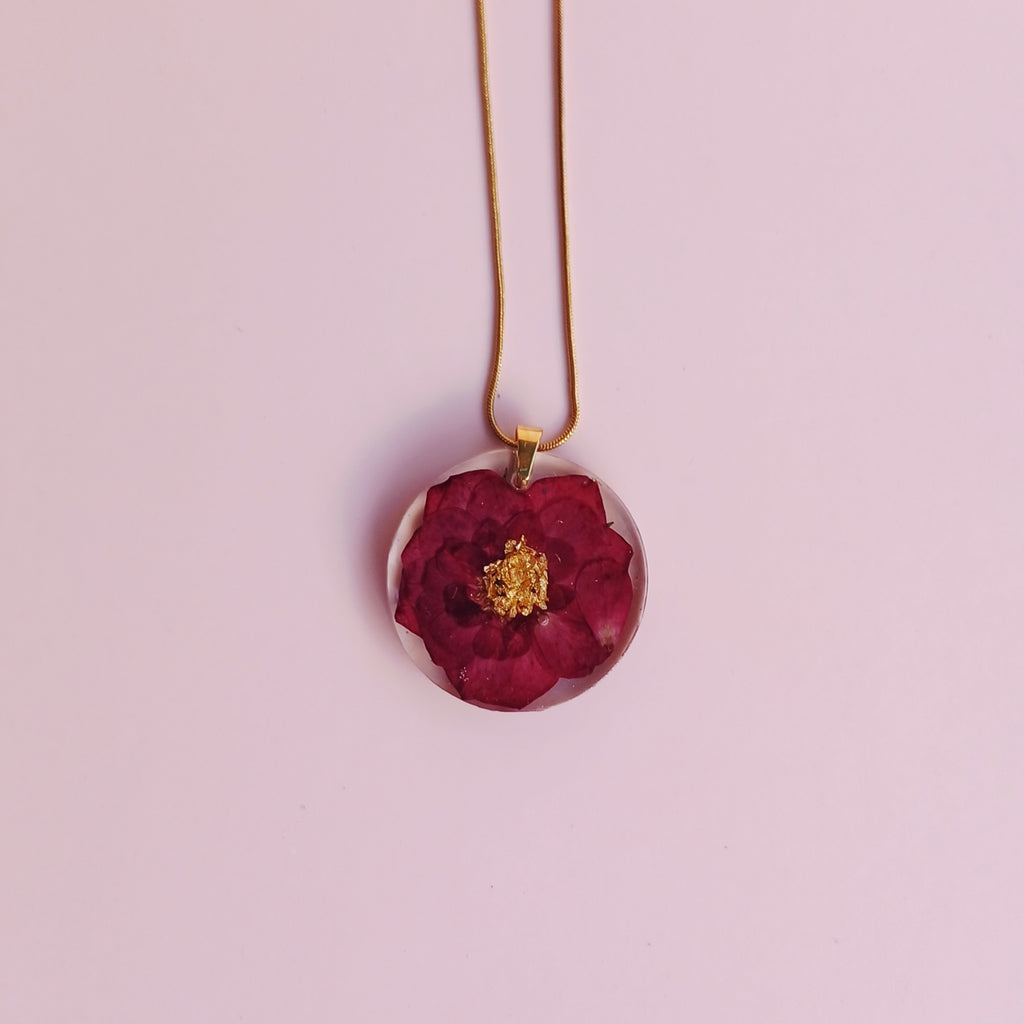 Collier Pendentif Rose Rouge Séchée – Elégance
