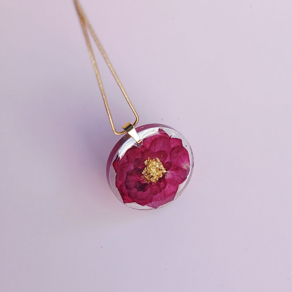 Collier Pendentif Rose Rouge Séchée – Elégance