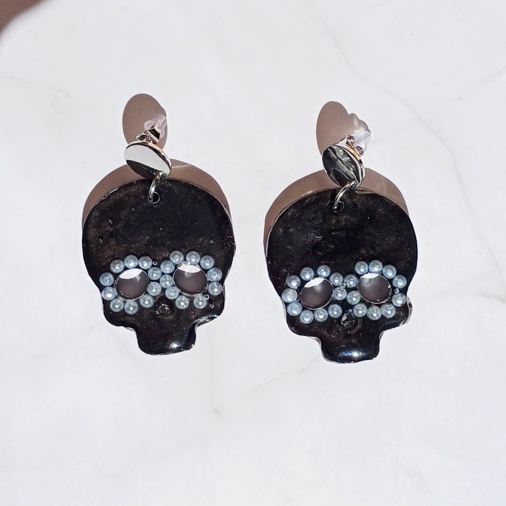 Boucles d'Oreille Tête de Mort - Fond noir et perles