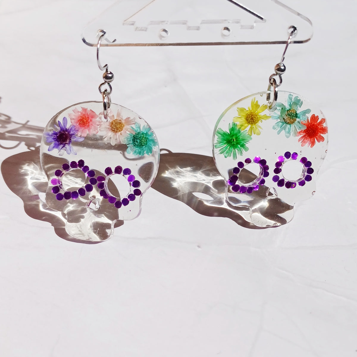 Boucles d'Oreille Tête de Mort et Fleurs Séchées