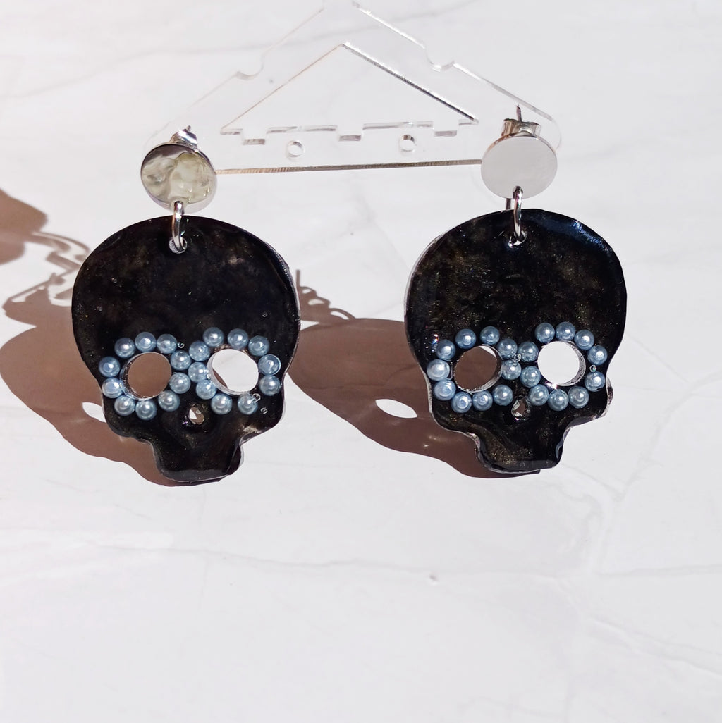 Boucles d'Oreille Tête de Mort - Fond noir et perles