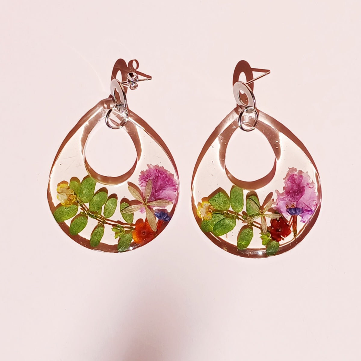 Boucles d'oreilles goutte ajourée - Fleurs de lantana, lilas des Indes et fleur de carotte sauvage